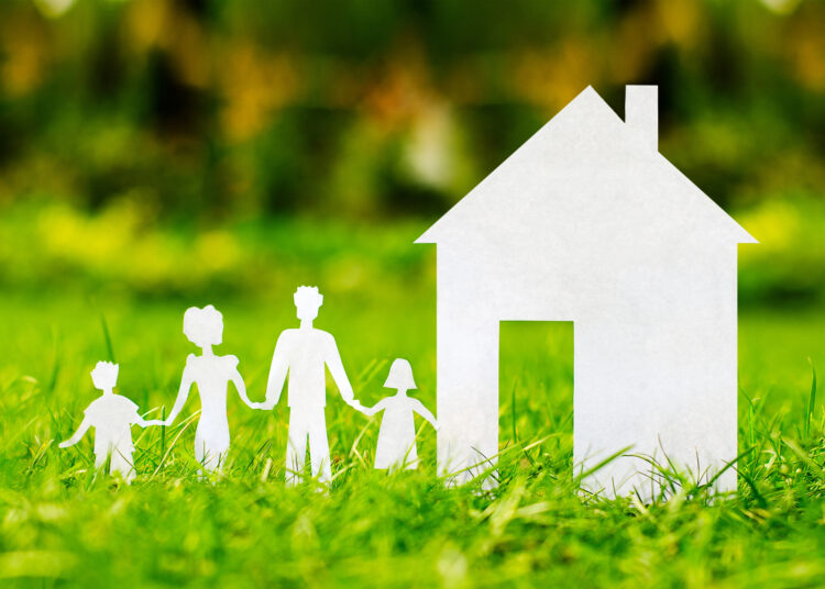 Hausbau mit Familie: Welche Sicherheitsstandards lohnen sich – und wo wird’s schnell teuer